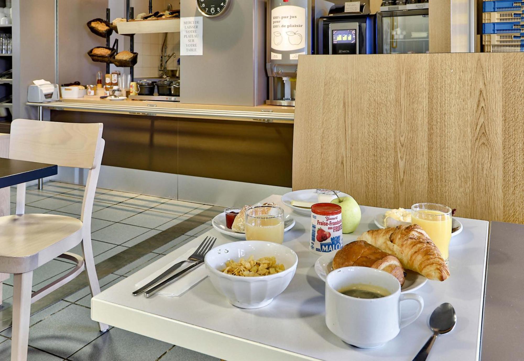 B&B Hotel Clermont-Ferrand Le Brezet Aeroport Eksteriør bilde