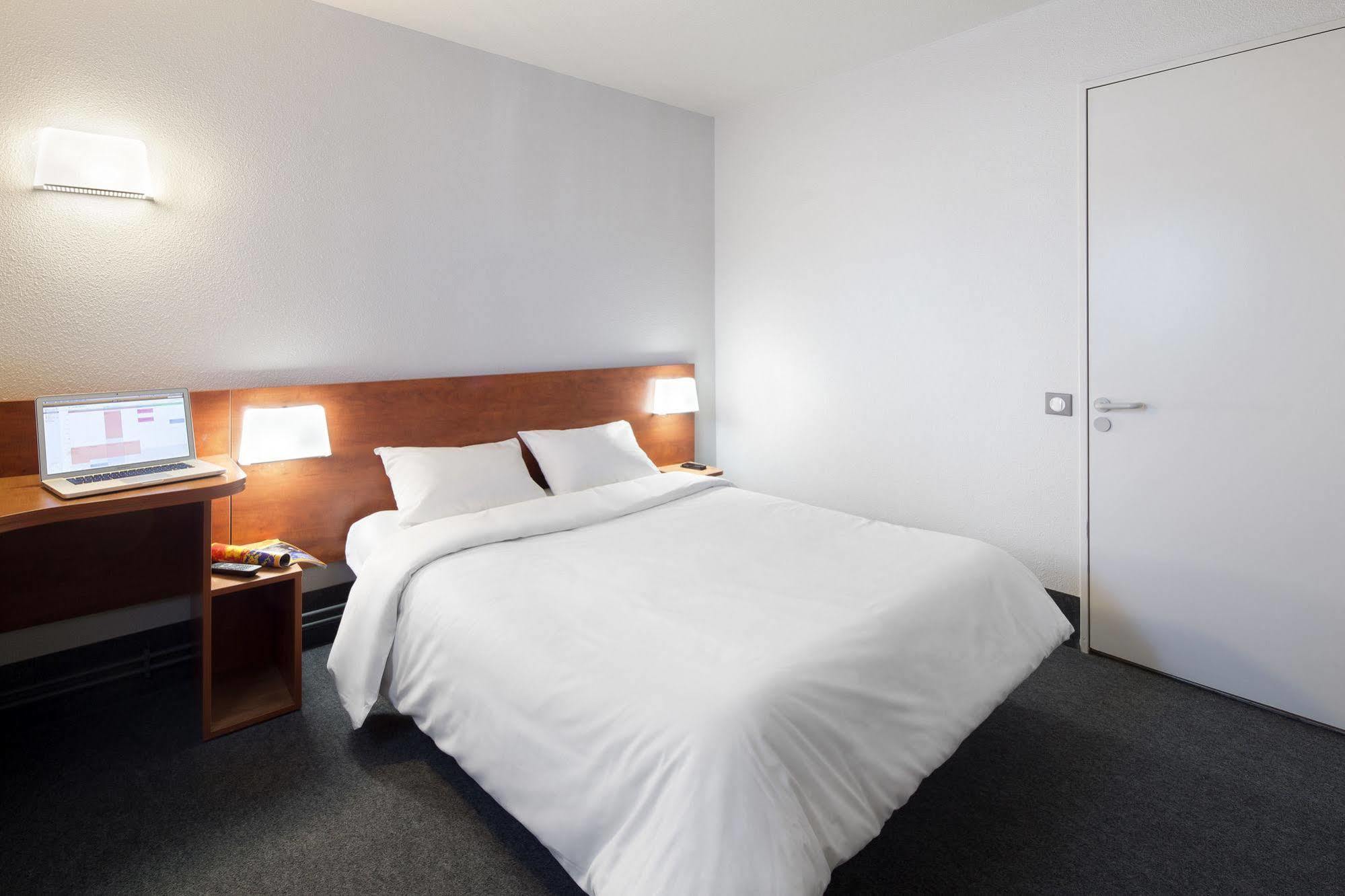 B&B Hotel Clermont-Ferrand Le Brezet Aeroport Eksteriør bilde