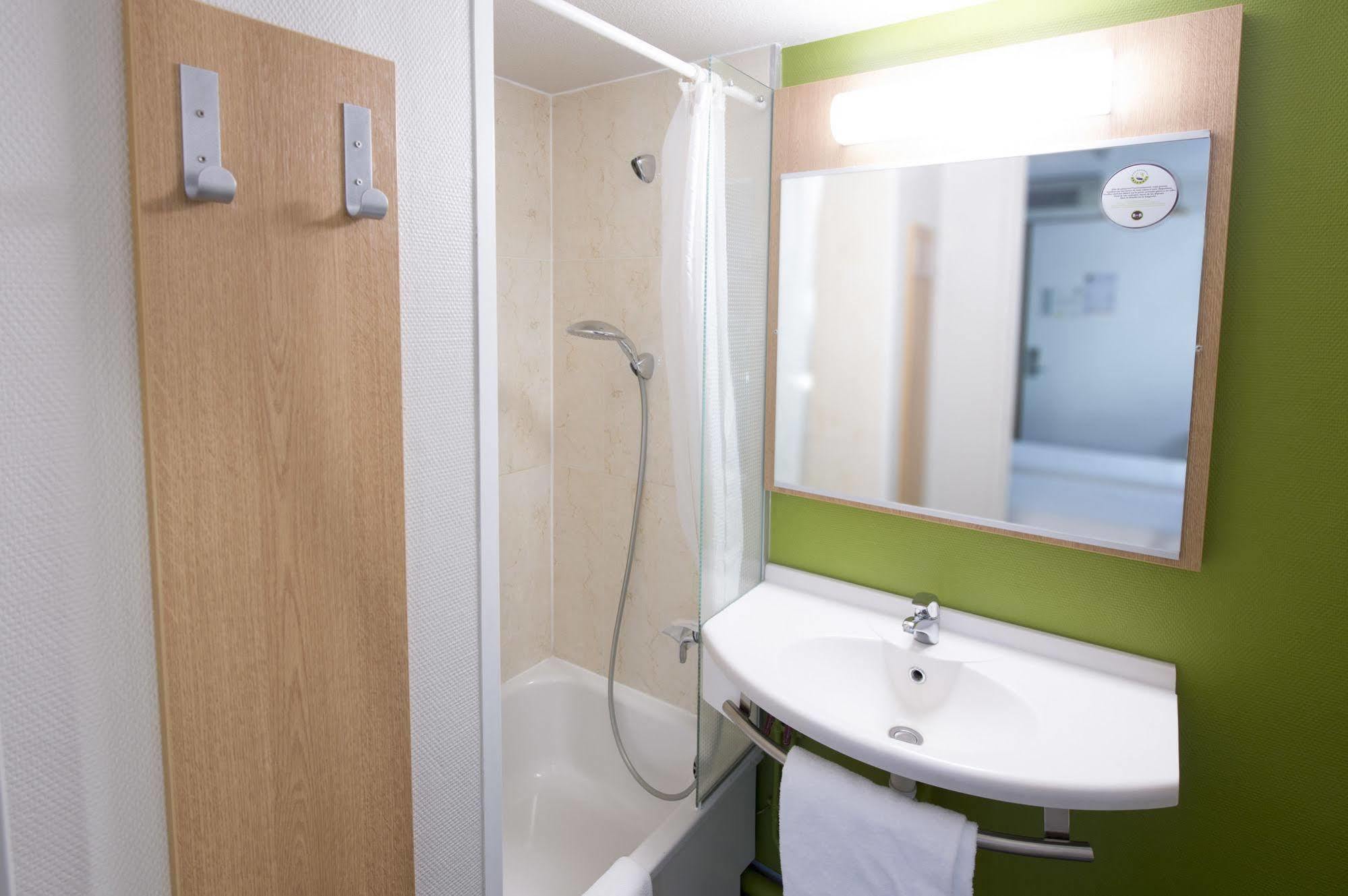 B&B Hotel Clermont-Ferrand Le Brezet Aeroport Eksteriør bilde